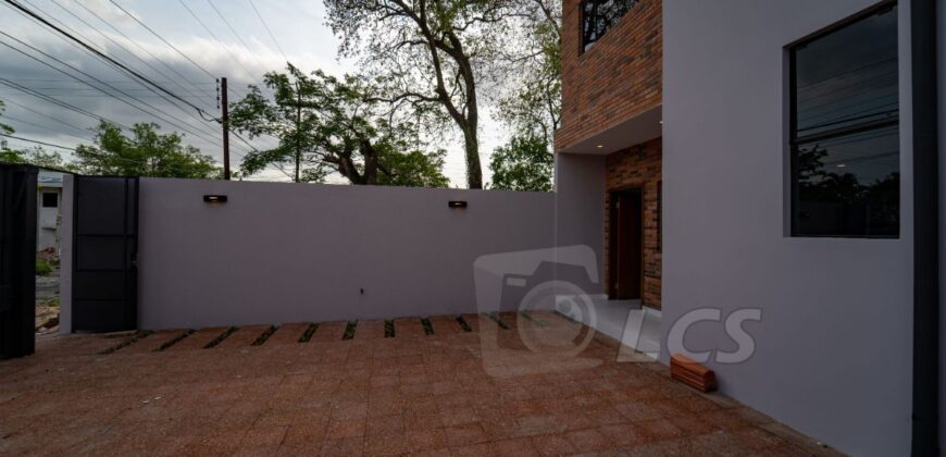 0235 DÚPLEX A ESTRENAR EN LAMBARÉ, ZONA YACHT Y GOLF CLUB