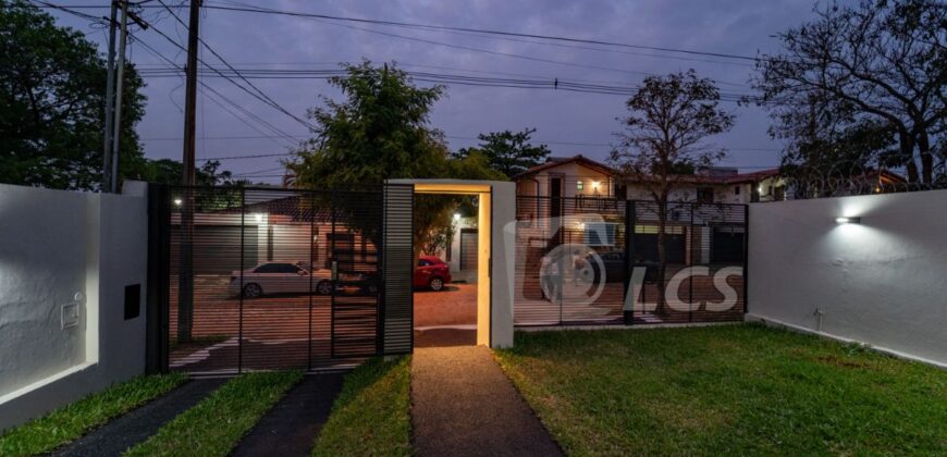 A0210 ALQUILO CASA EN LAMBARÉ, BARRIO KENNEDY