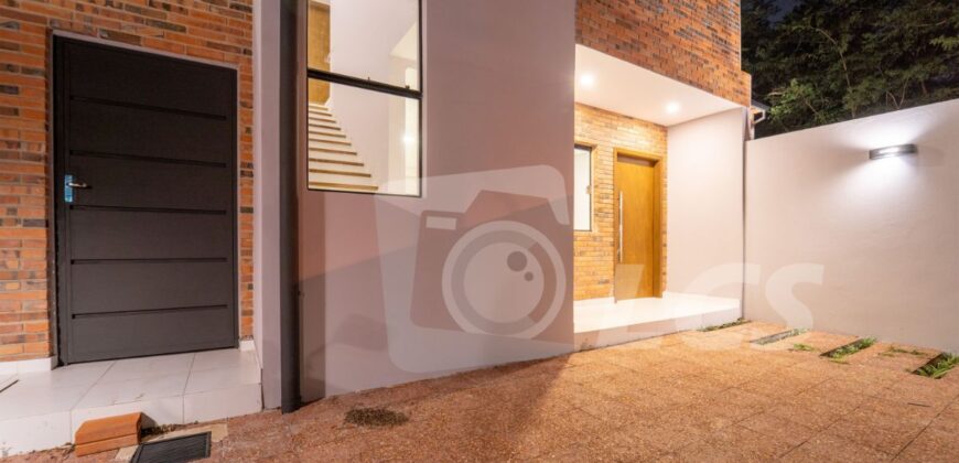 0235 DÚPLEX A ESTRENAR EN LAMBARÉ, ZONA YACHT Y GOLF CLUB