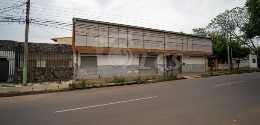 0238 CASA Y SALONES COMERCIALES EN FERNANDO DE LA MORA, ZONA MERCADO DE ABASTO