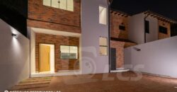 0235 DÚPLEX A ESTRENAR EN LAMBARÉ, ZONA YACHT Y GOLF CLUB