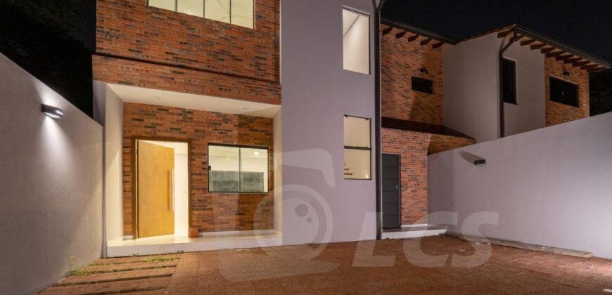 0235 DÚPLEX A ESTRENAR EN LAMBARÉ, ZONA YACHT Y GOLF CLUB
