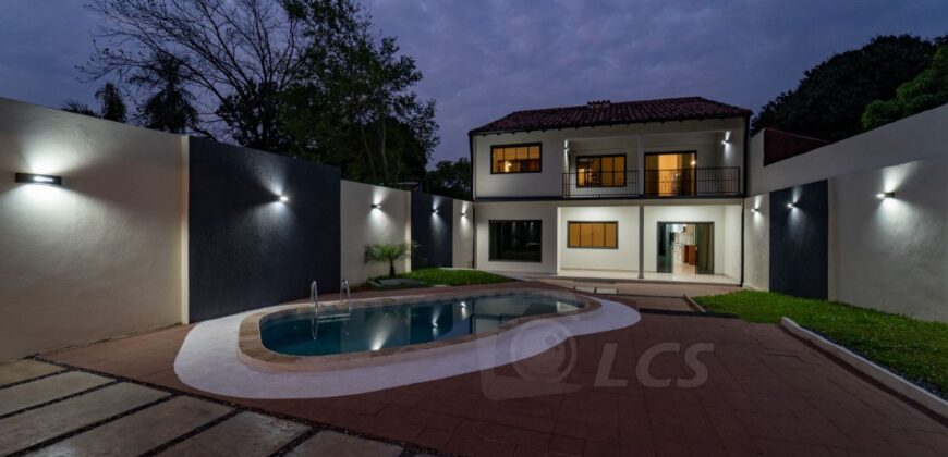 A0210 ALQUILO CASA EN LAMBARÉ, BARRIO KENNEDY