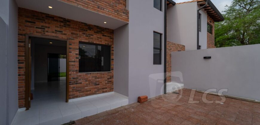 0235 DÚPLEX A ESTRENAR EN LAMBARÉ, ZONA YACHT Y GOLF CLUB