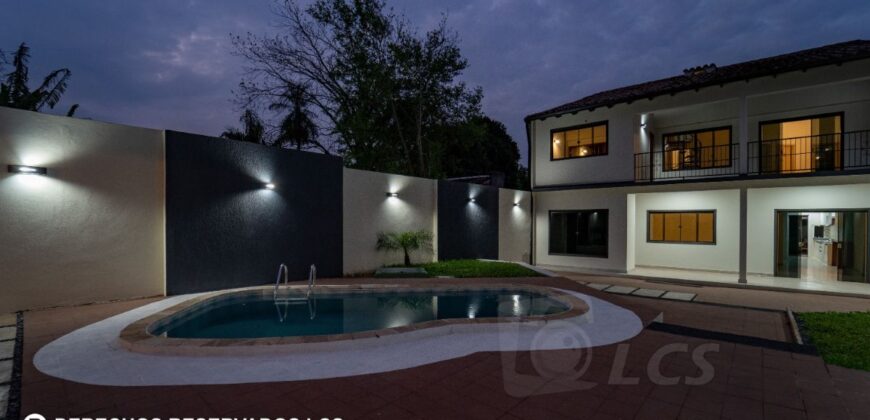 A0210 ALQUILO CASA EN LAMBARÉ, BARRIO KENNEDY