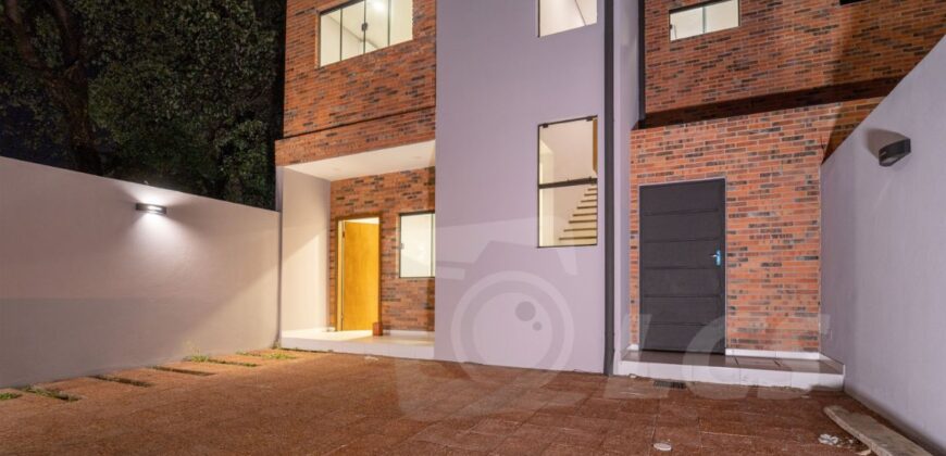 0235 DÚPLEX A ESTRENAR EN LAMBARÉ, ZONA YACHT Y GOLF CLUB