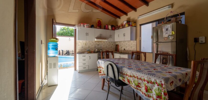 0240 CASA EN LAMBARE, ZONA CARRETERA DE LÓPEZ