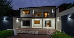 A0210 ALQUILO CASA EN LAMBARÉ, BARRIO KENNEDY