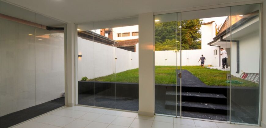 A0004 ALQUILO CASA EN BARRIO ITA ENRAMADA, ZONA AVDA. PERÓN