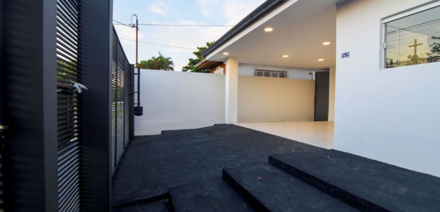 A0004 ALQUILO CASA EN BARRIO ITA ENRAMADA, ZONA AVDA. PERÓN