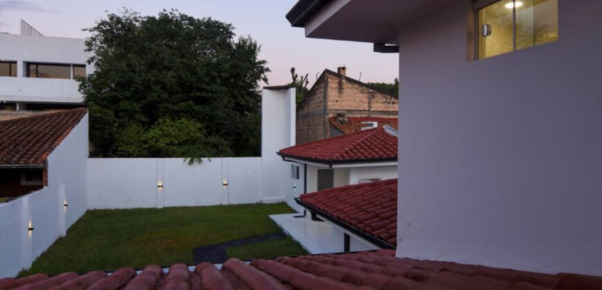A0004 ALQUILO CASA EN BARRIO ITA ENRAMADA, ZONA AVDA. PERÓN