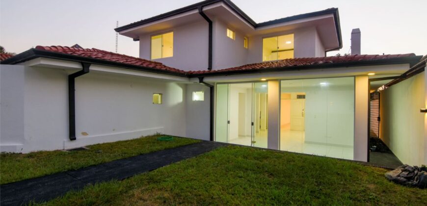 A0004 ALQUILO CASA EN BARRIO ITA ENRAMADA, ZONA AVDA. PERÓN