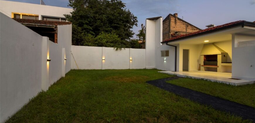 A0004 ALQUILO CASA EN BARRIO ITA ENRAMADA, ZONA AVDA. PERÓN