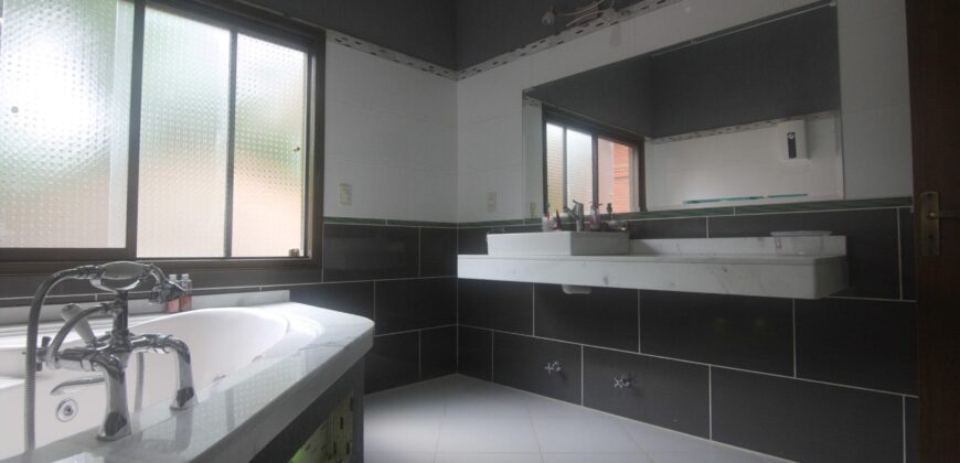 0569 CASA PAREADA EN LAMBARE, ZONA AVDA. PERÓN
