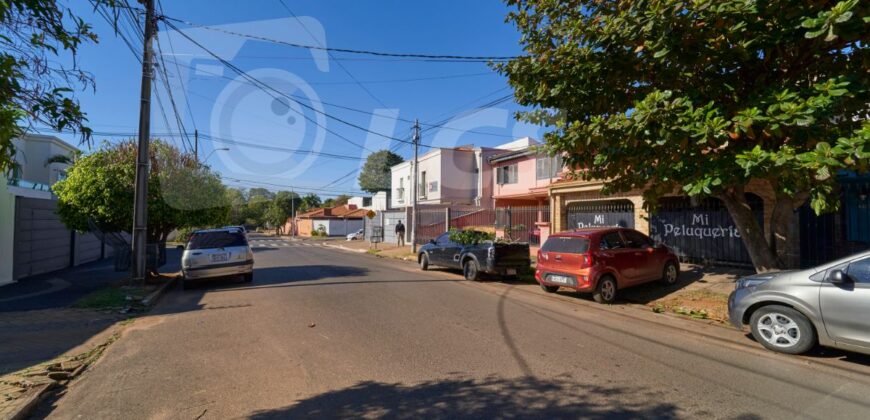 0002 CASA EN BARRIO YKUA SATI, ZONA AVDA. SANTA TERESA