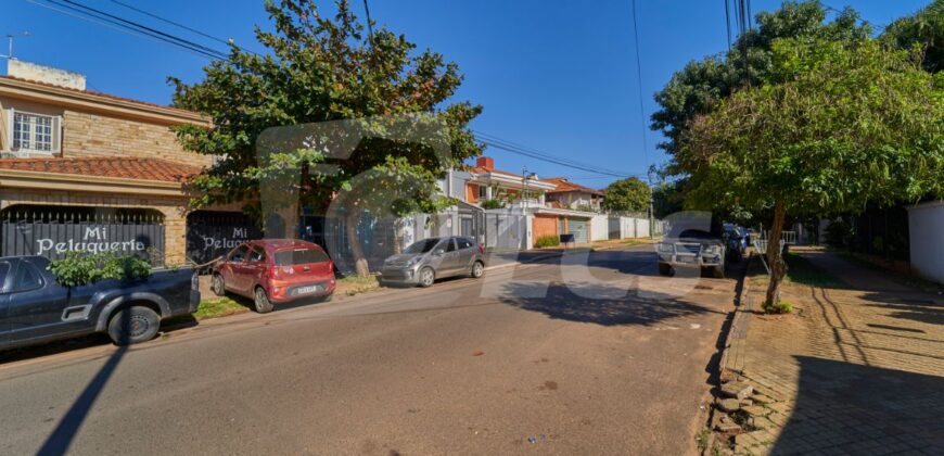 0002 CASA EN BARRIO YKUA SATI, ZONA AVDA. SANTA TERESA