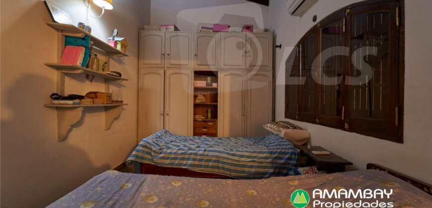 0001 CASA EN BARRIO SAN VICENTE, ZONA AVDA. FÉLIX BOGADO