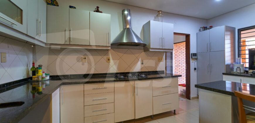 0281 RESIDENCIA EN BARRIO TEMBETARY, ZONA AVDA. CHOFERES DEL CHACO