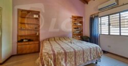 0281 RESIDENCIA EN BARRIO TEMBETARY, ZONA AVDA. CHOFERES DEL CHACO