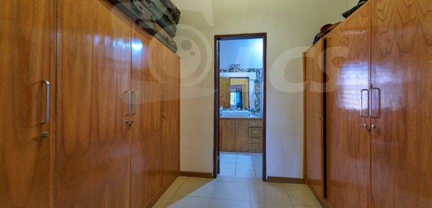 0281 RESIDENCIA EN BARRIO TEMBETARY, ZONA AVDA. CHOFERES DEL CHACO