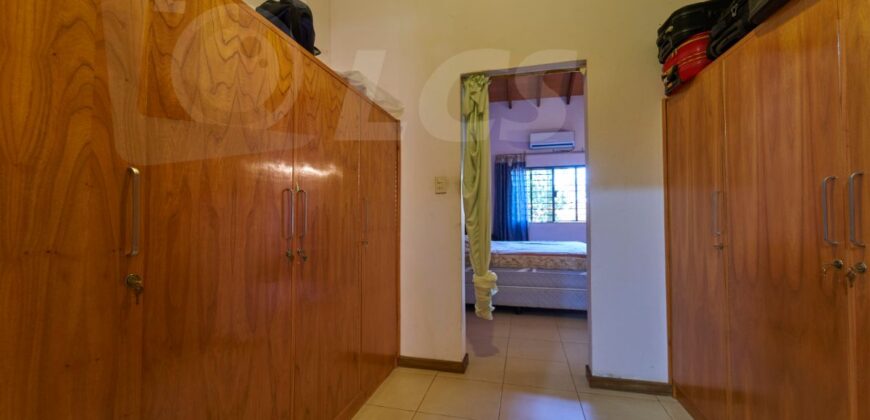 0281 RESIDENCIA EN BARRIO TEMBETARY, ZONA AVDA. CHOFERES DEL CHACO