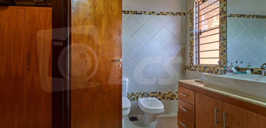 0281 RESIDENCIA EN BARRIO TEMBETARY, ZONA AVDA. CHOFERES DEL CHACO