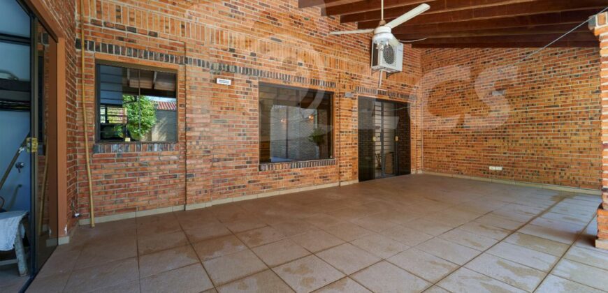 0281 RESIDENCIA EN BARRIO TEMBETARY, ZONA AVDA. CHOFERES DEL CHACO
