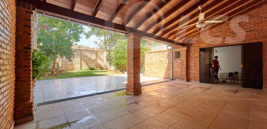 0281 RESIDENCIA EN BARRIO TEMBETARY, ZONA AVDA. CHOFERES DEL CHACO