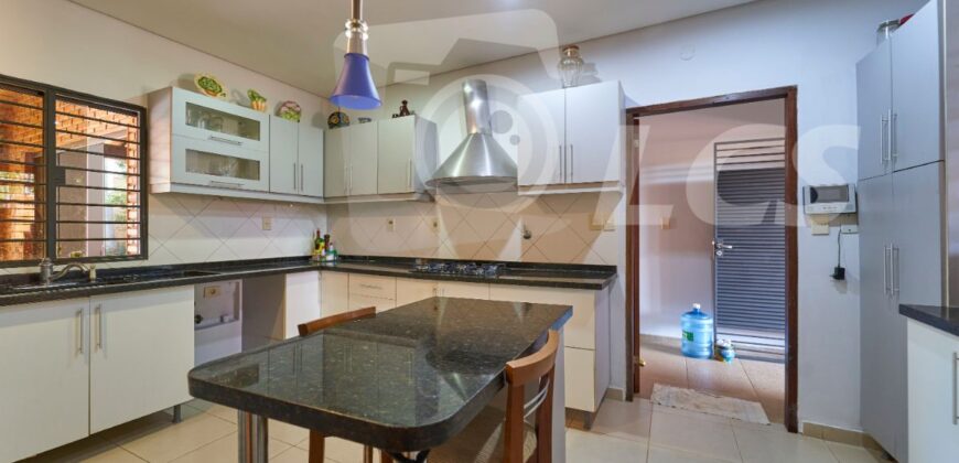 0281 RESIDENCIA EN BARRIO TEMBETARY, ZONA AVDA. CHOFERES DEL CHACO