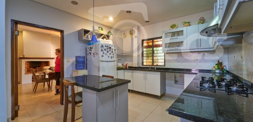 0281 RESIDENCIA EN BARRIO TEMBETARY, ZONA AVDA. CHOFERES DEL CHACO
