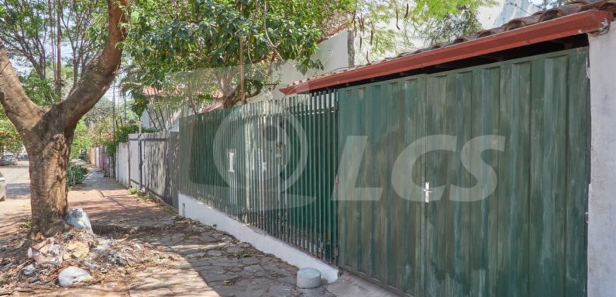 0293 CASA EN BARRIO RECOLETA, A METROS DE CALLE SARAVÍ