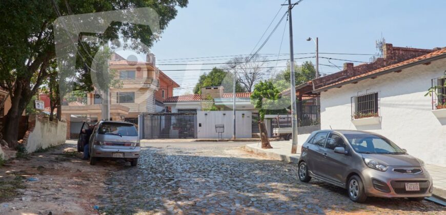 0293 CASA EN BARRIO RECOLETA, A METROS DE CALLE SARAVÍ