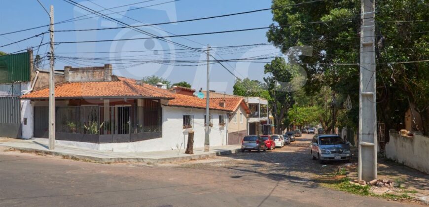 0293 CASA EN BARRIO RECOLETA, A METROS DE CALLE SARAVÍ