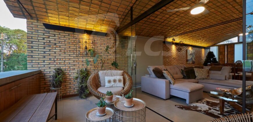 0312 TRIPLEX EN LAMBARÉ, BARRIO PARQUES DEL YACHT