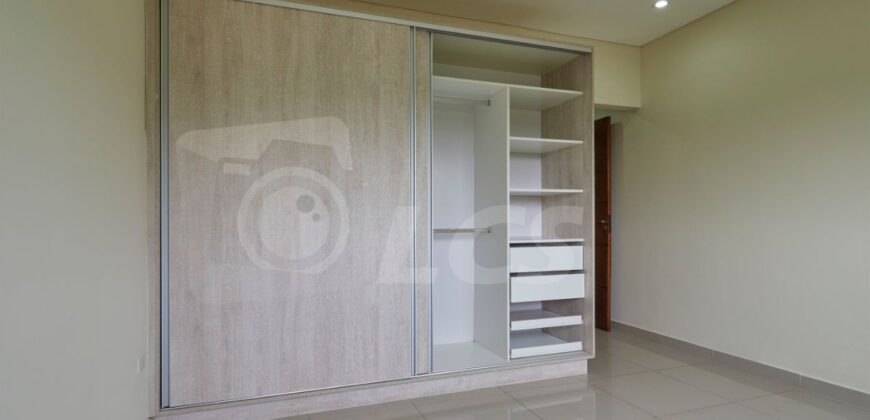 0306 DEPARTAMENTO EN Bo. ITÁ ENRAMADA, ZONA YACHT Y GOLF CLUB