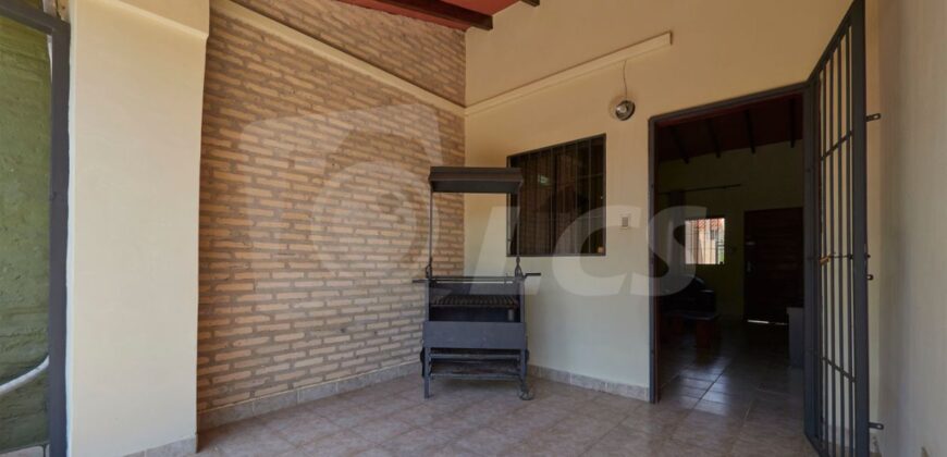 A0045 ALQUILO CASA EN LAMBARÉ, ZONA AVDA. DEL YACHT