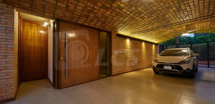 0312 TRIPLEX EN LAMBARÉ, BARRIO PARQUES DEL YACHT