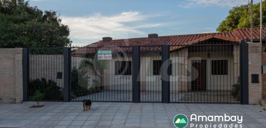 A0045 ALQUILO CASA EN LAMBARÉ, ZONA AVDA. DEL YACHT