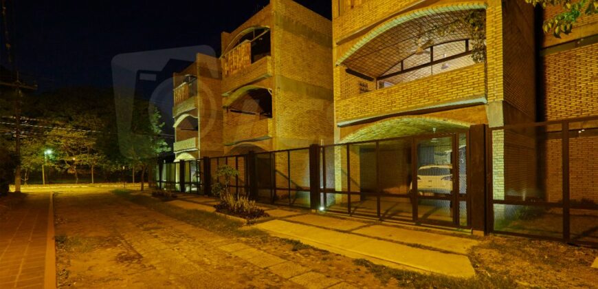 0312 TRIPLEX EN LAMBARÉ, BARRIO PARQUES DEL YACHT