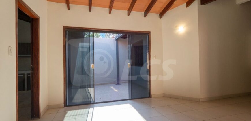 0315 CASA EN LAMBARÉ, BARRIO SANTO DOMINGO