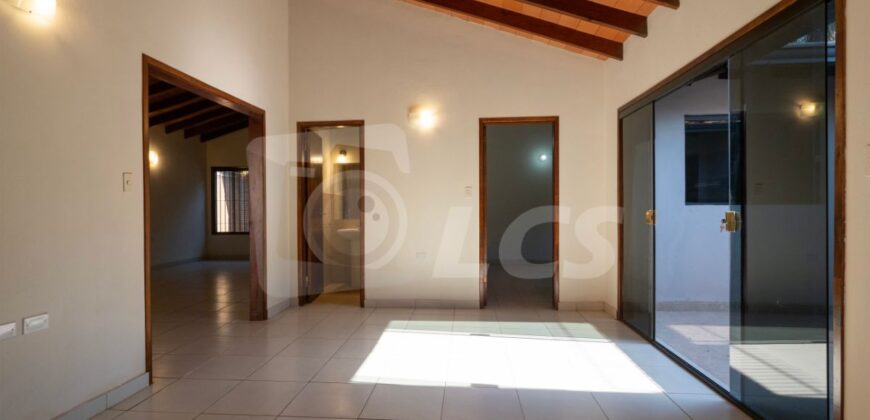 0315 CASA EN LAMBARÉ, BARRIO SANTO DOMINGO