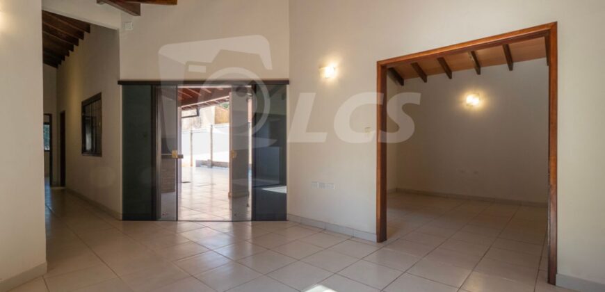 0315 CASA EN LAMBARÉ, BARRIO SANTO DOMINGO