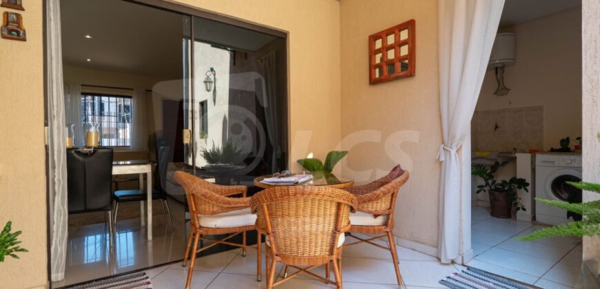 0324 DÚPLEX EN LAMBARÉ, BARRIO SANTO DOMINGO