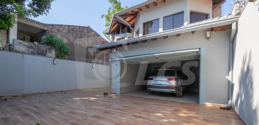 0320 RESIDENCIA EN BARRIO MARISCAL ESTIGARRIBIA, ZONA AVDA. BOGGIANI