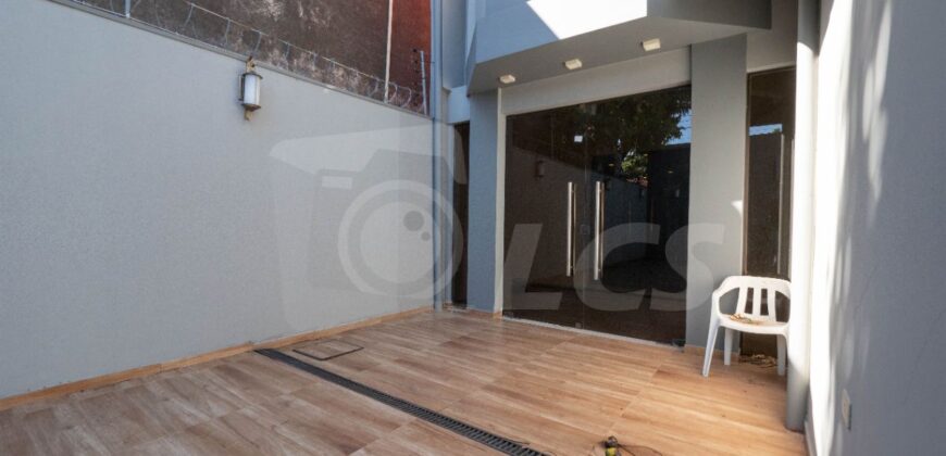 0320 RESIDENCIA EN BARRIO MARISCAL ESTIGARRIBIA, ZONA AVDA. BOGGIANI
