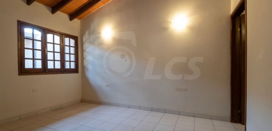 0315 CASA EN LAMBARÉ, BARRIO SANTO DOMINGO