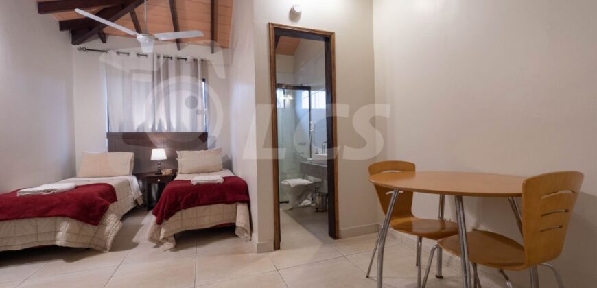 0321 HOTEL BOUTIQUE EN LUQUE, BARRIO LOMA MERLO