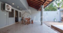 0320 RESIDENCIA EN BARRIO MARISCAL ESTIGARRIBIA, ZONA AVDA. BOGGIANI