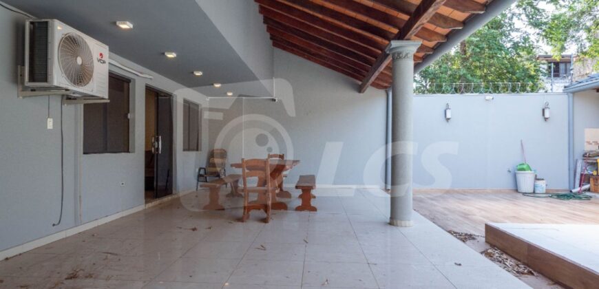 0320 RESIDENCIA EN BARRIO MARISCAL ESTIGARRIBIA, ZONA AVDA. BOGGIANI