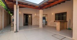 0315 CASA EN LAMBARÉ, BARRIO SANTO DOMINGO